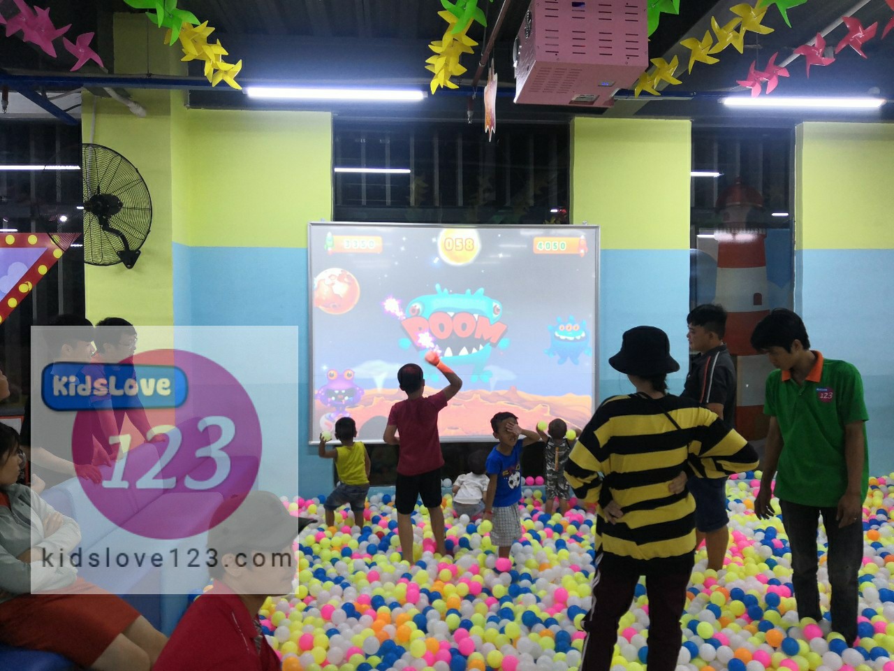 Máy chiếu game tương tác